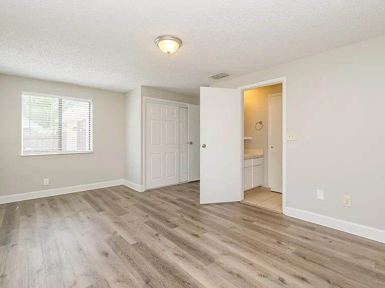 7511 Breezewood Ct — Photo 9