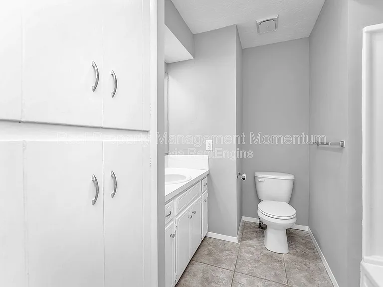 3204 N Wildan Ave — Photo 22