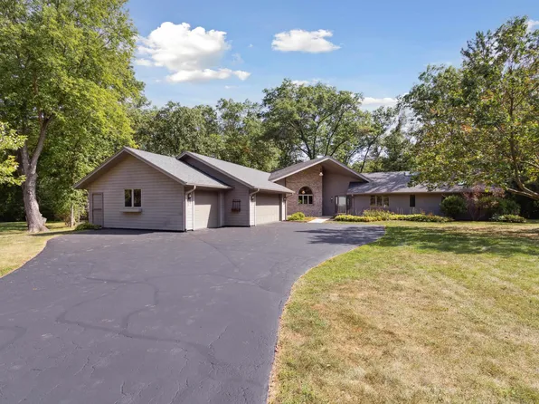 1270 Dennis Dr, Rockford, IL 61103