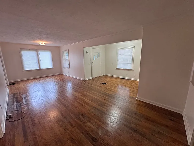 2123 Madison St — Photo 8
