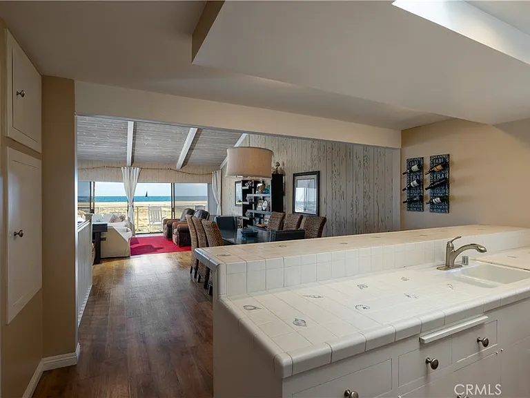 1303 E Balboa Blvd — Photo 9