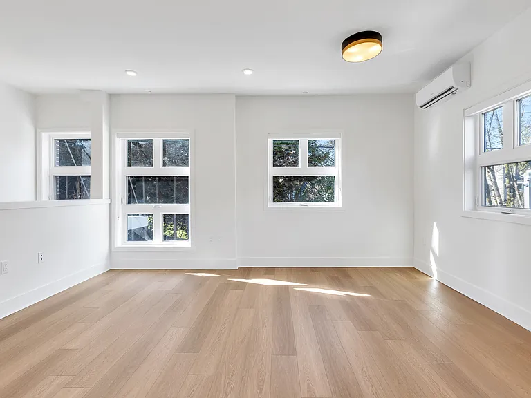 4575 Granville St — Photo 12
