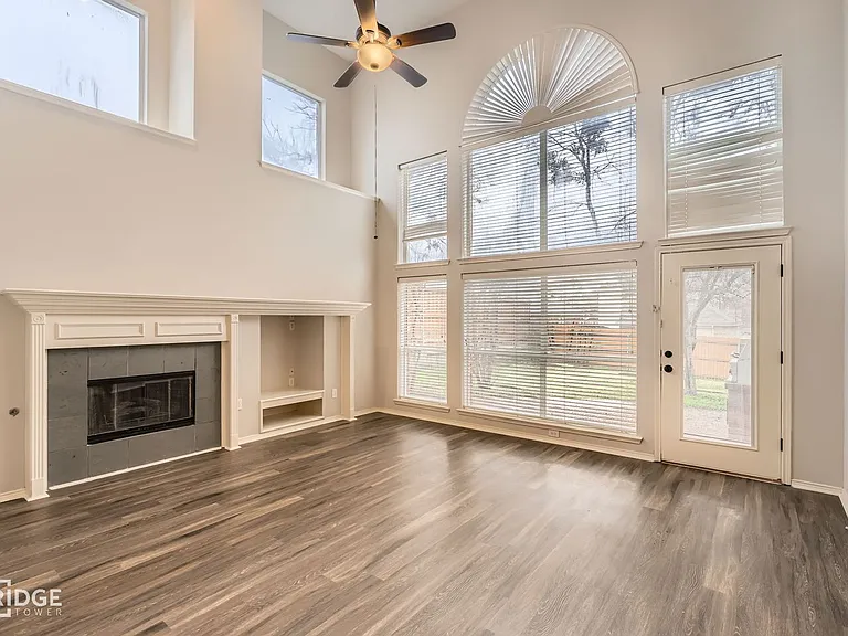 1105 Shores Blvd — Photo 4