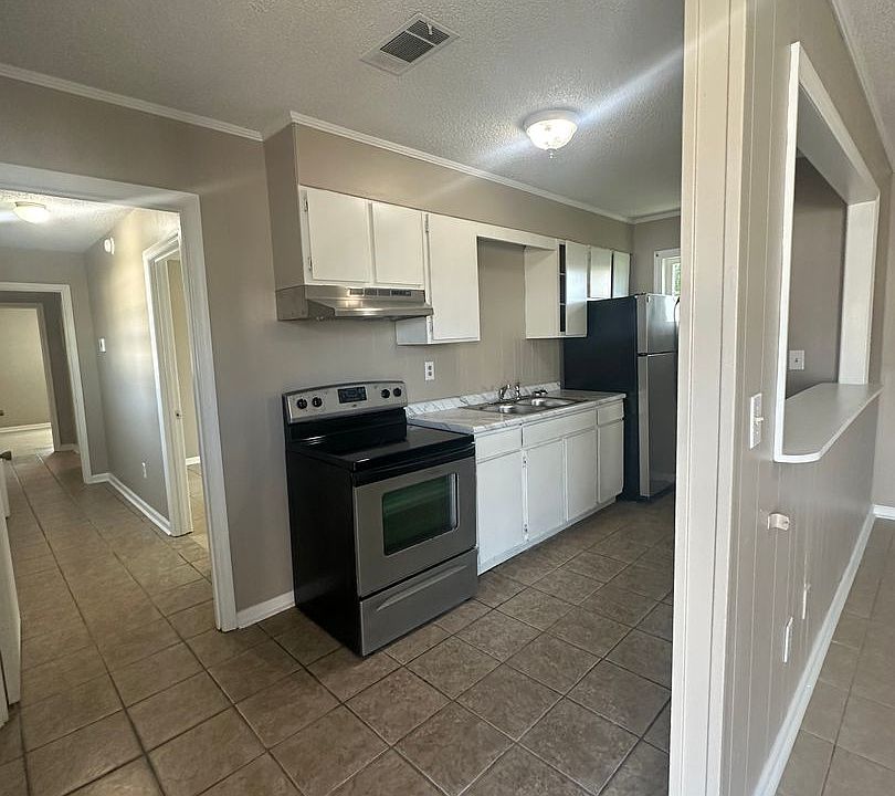 1st image of 214 Lanier Dr #2