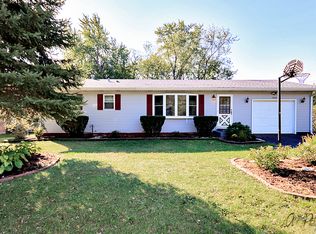 7209 Hiawatha Dr, Wonder Lake, IL 60097