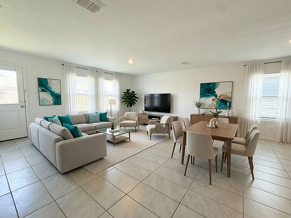 5th image of 128 Honeysuckle St