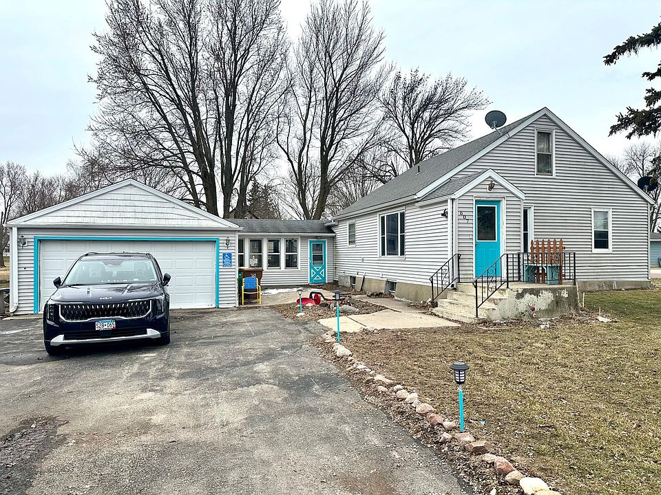 1st image of 607 Main St
