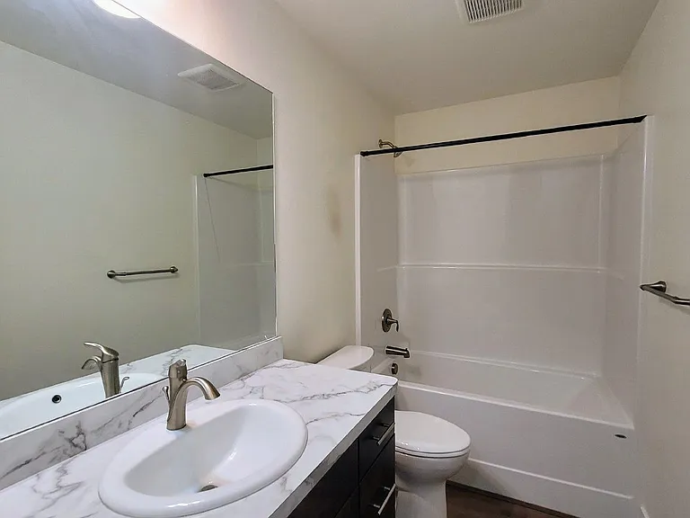 2468 NE Kerr St — Photo 9
