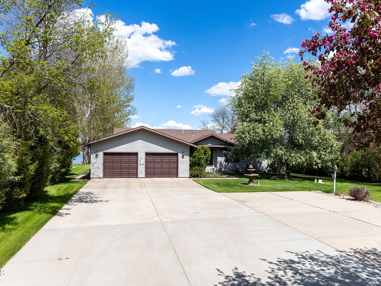 7022 Willow Rd N, Mandan, ND 58554 | Zillow