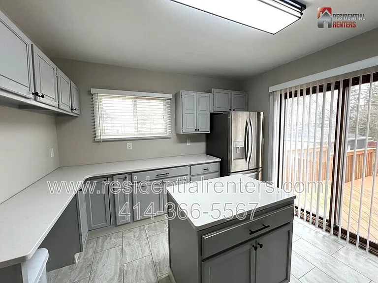 10918 W Wells St — Photo 4