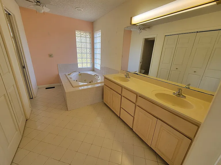 5081 Cypress Lake Dr — Photo 8