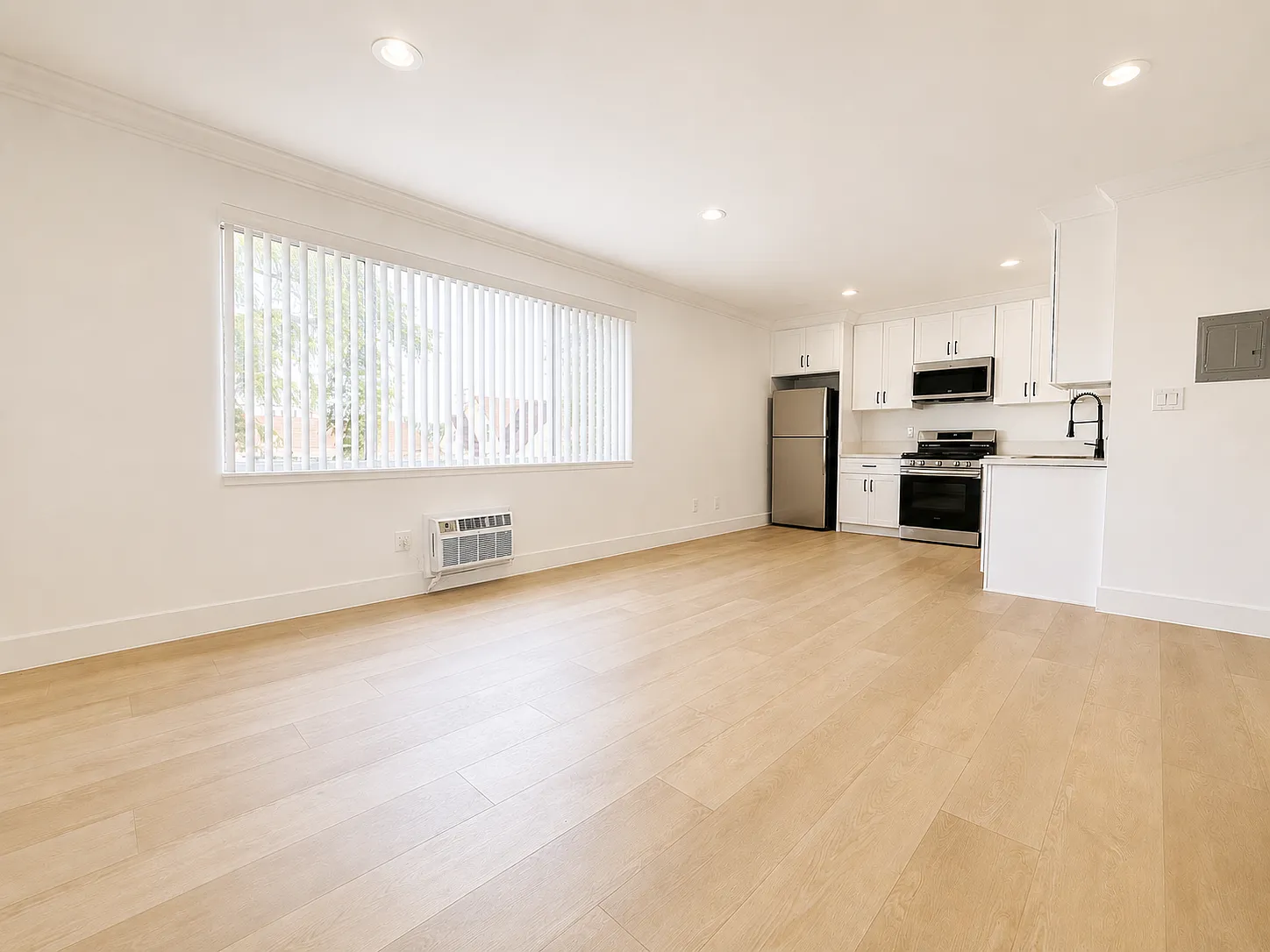 Studio, 650 sqft, $1,750 — Photo 4