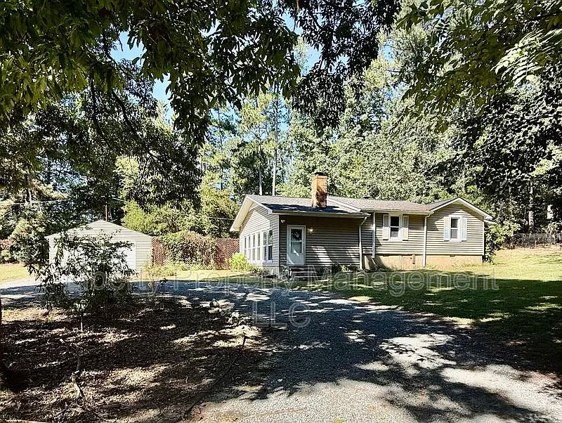 3 bed, 1.5 bath, $1,475 — Photo 2