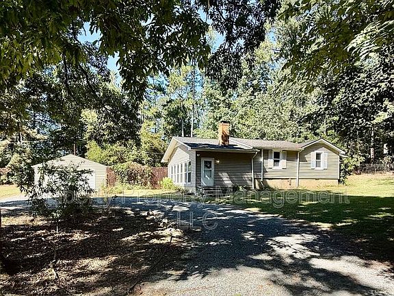 2nd image of 792 Gilchrist Rd