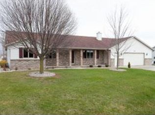 N1208 Bobwhite Dr, Greenville, WI 54942