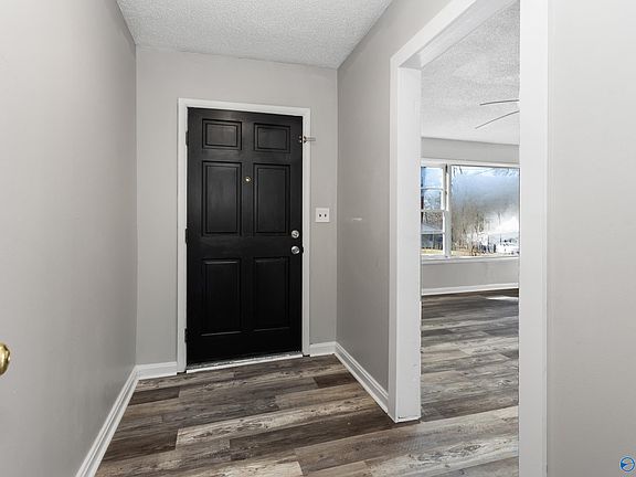 4th image of 321 Howell Cir