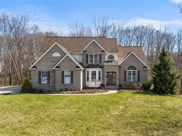 4863 Deer Run Dr, Lorain, OH 44053