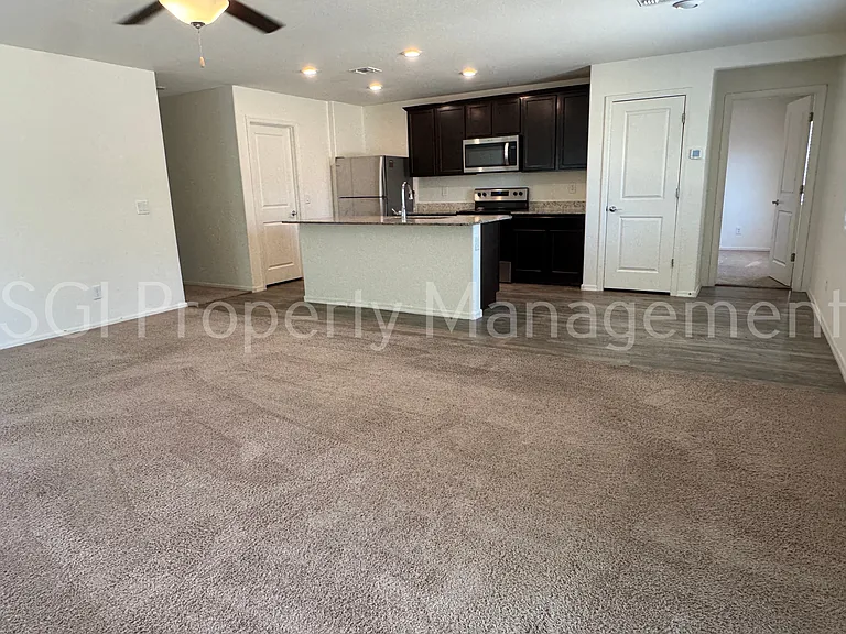 494 W Black Hawk Pl — Photo 5