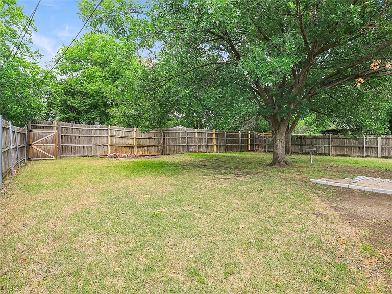 14025 Janwood Ln — Photo 4