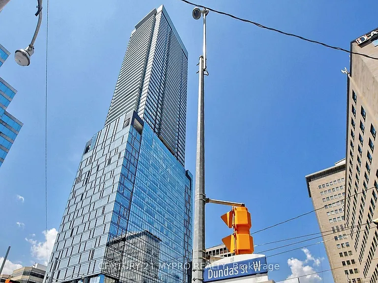 488 University Ave #2010 — Photo 31