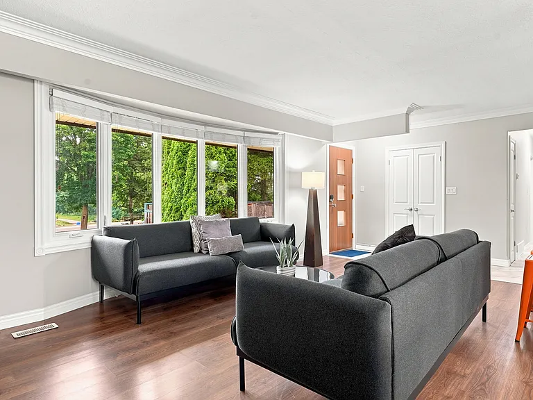 240 Lakeshore Rd #1 — Photo 3