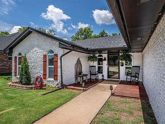 2nd image of 11105 Ashford Dr