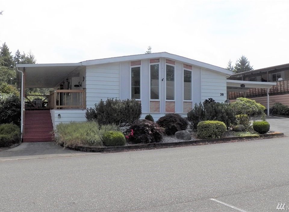 Over 1700 square foot 3 bedroom, 2 bath home located in Countrydale 55+ park.  Located close to shopping, library, restaurants and more!