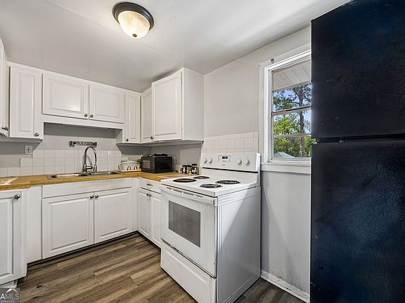 5th image of 1416 Lee St