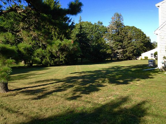 Backyard of 1 Hilton