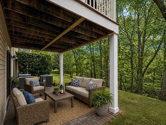 3rd image of 10 Graystone Cir Unit 10