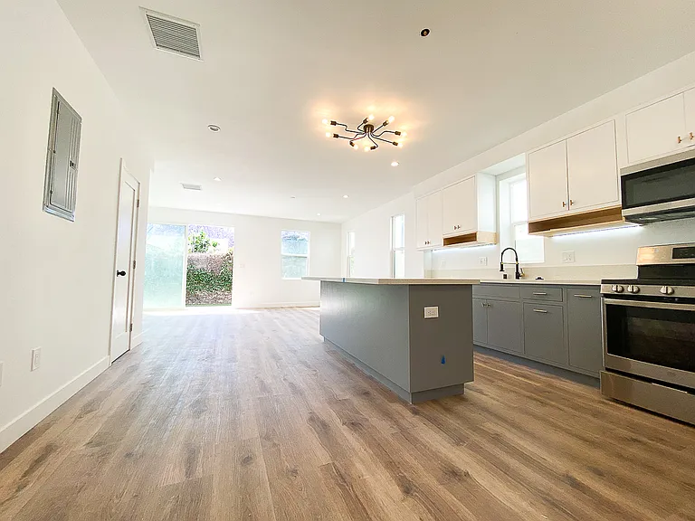 3003 S Cloverdale Ave — Photo 5