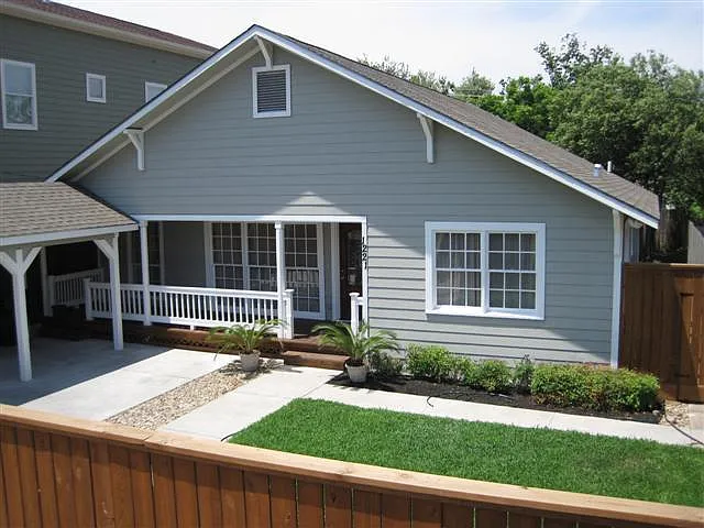 1221 Aurora St — Photo 1