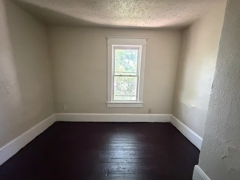 768 Beardsley St — Photo 10