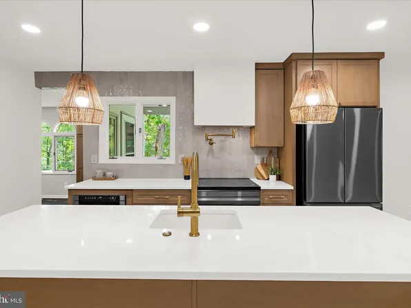 1196 Tanager Dr, Millersville, MD 21108