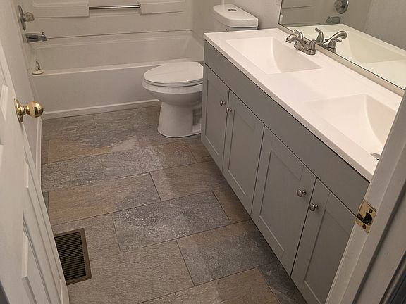 Upstairs shared bathroom