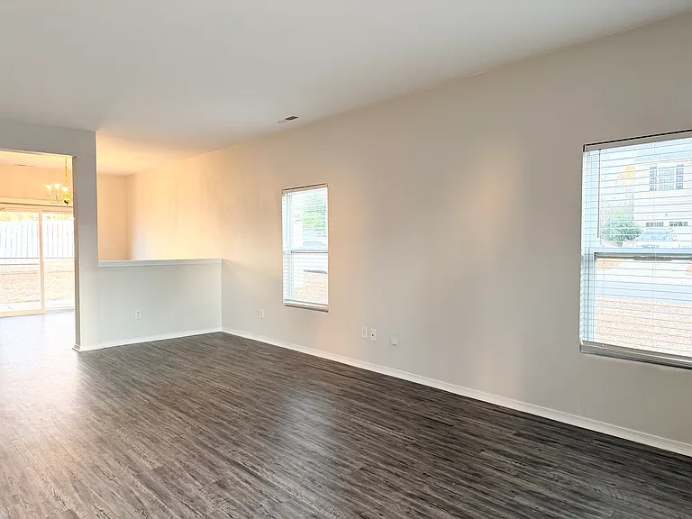 1056 Willow Wind Dr — Photo 3