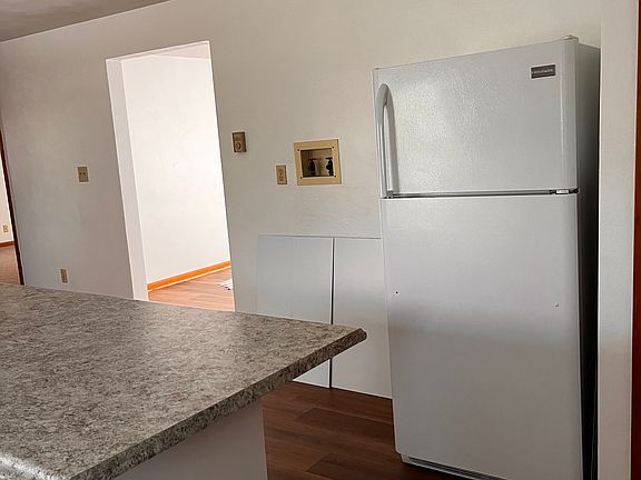4th image of 900 E Water St