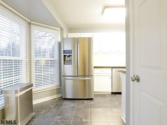 4th image of 823 Galen Dr