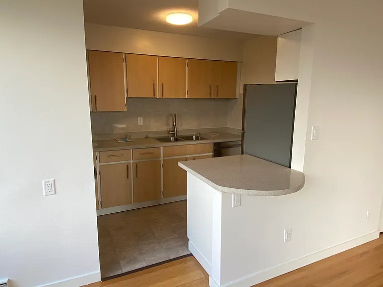 2075 Comox St #505 — Photo 9