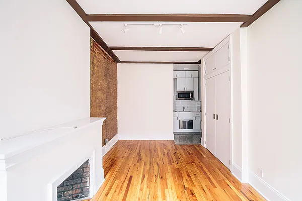 Rented by REAL New York | media 9