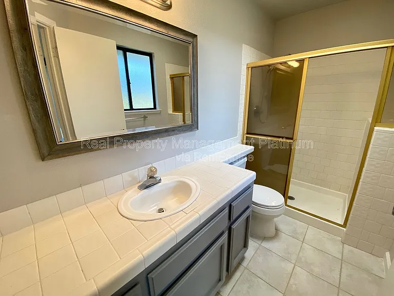 391 Armstrong Ave — Photo 5