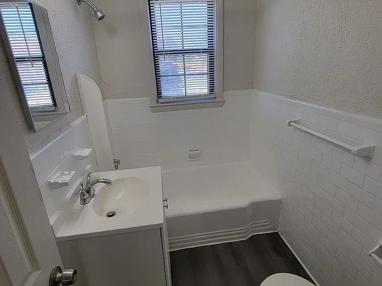 201 S Beechfield Ave — Photo 3