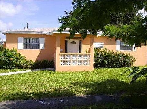 1st image of 731 NE 170th St