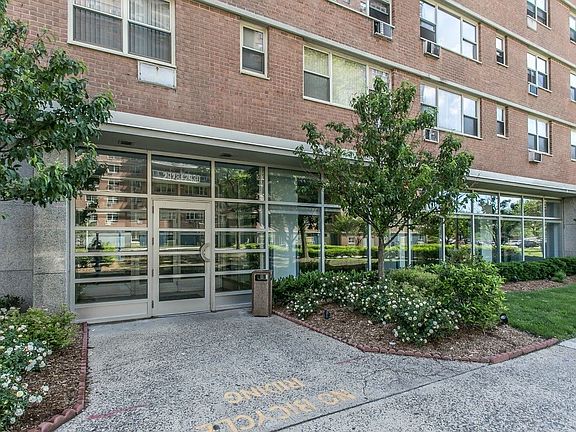 5th image of 2928 W 5th St APT 8P