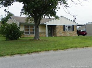 704 Cherokee Dr, New Albany, IN 47150