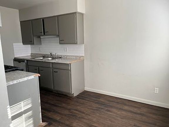 4th image of 1108 N Duck St #17