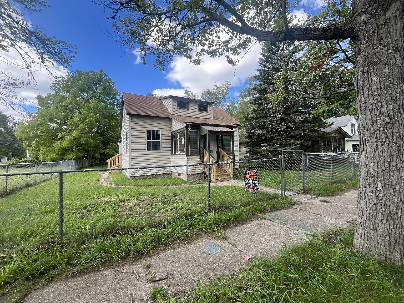 Updated 3 Bedroom, 1 Bathroom Home for Rent — Photo 1