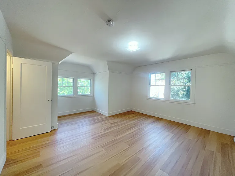 2351 Ramona St — Photo 25