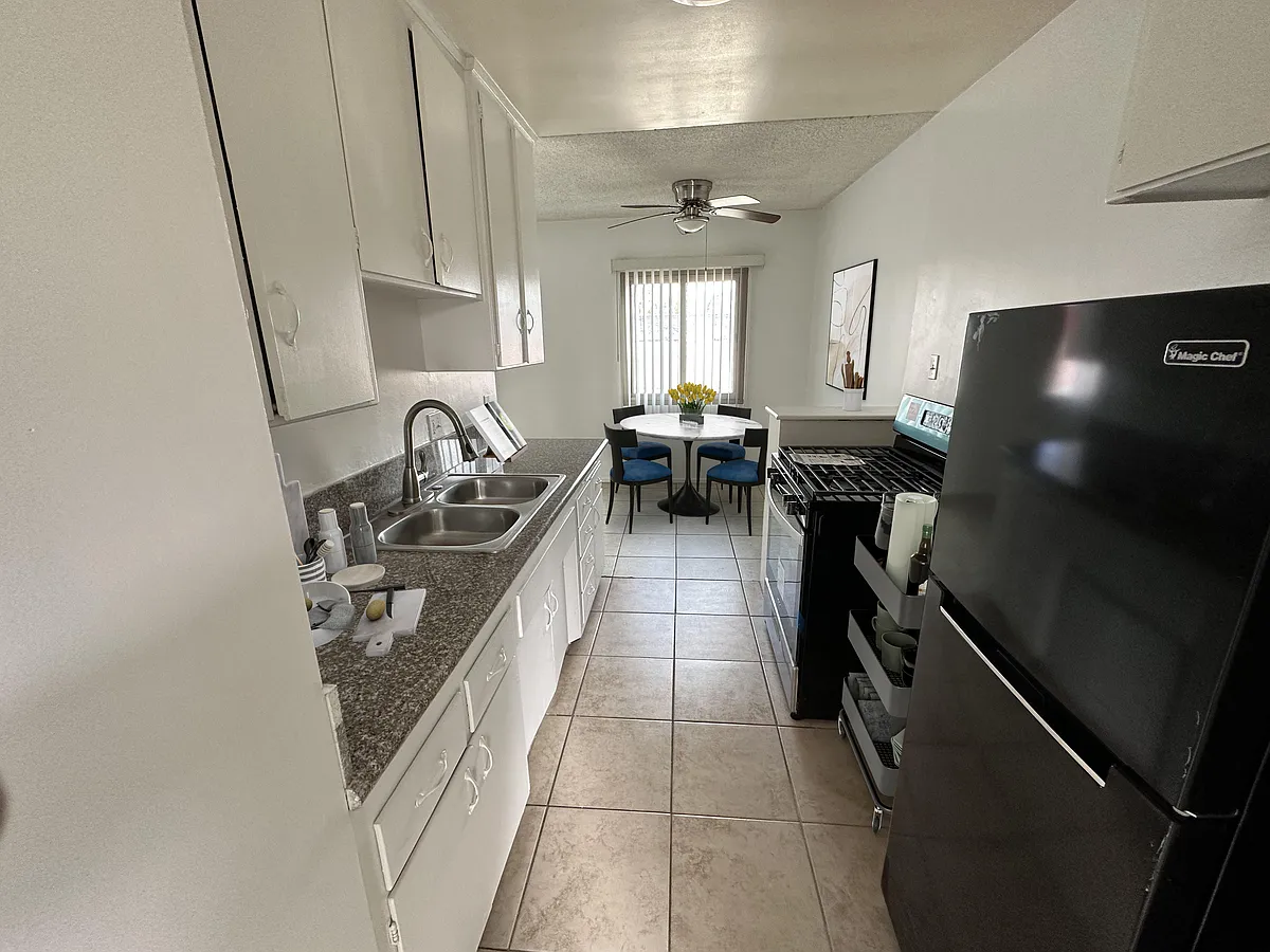 Building Photo - 8619 Belford Ave #12