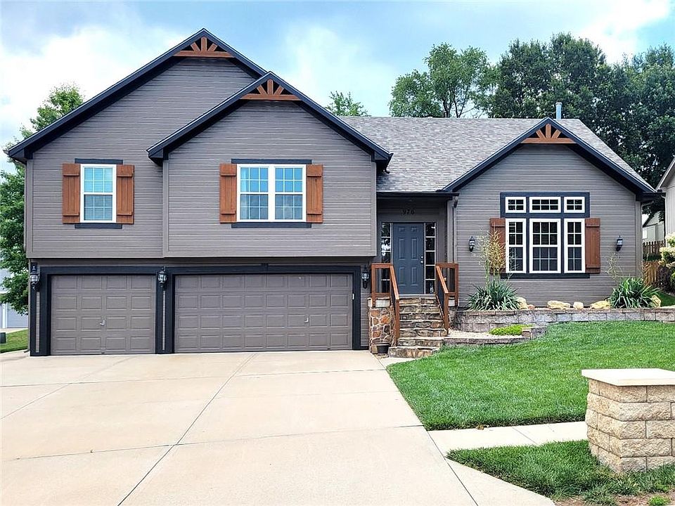 1st image of 976 Holly Dr